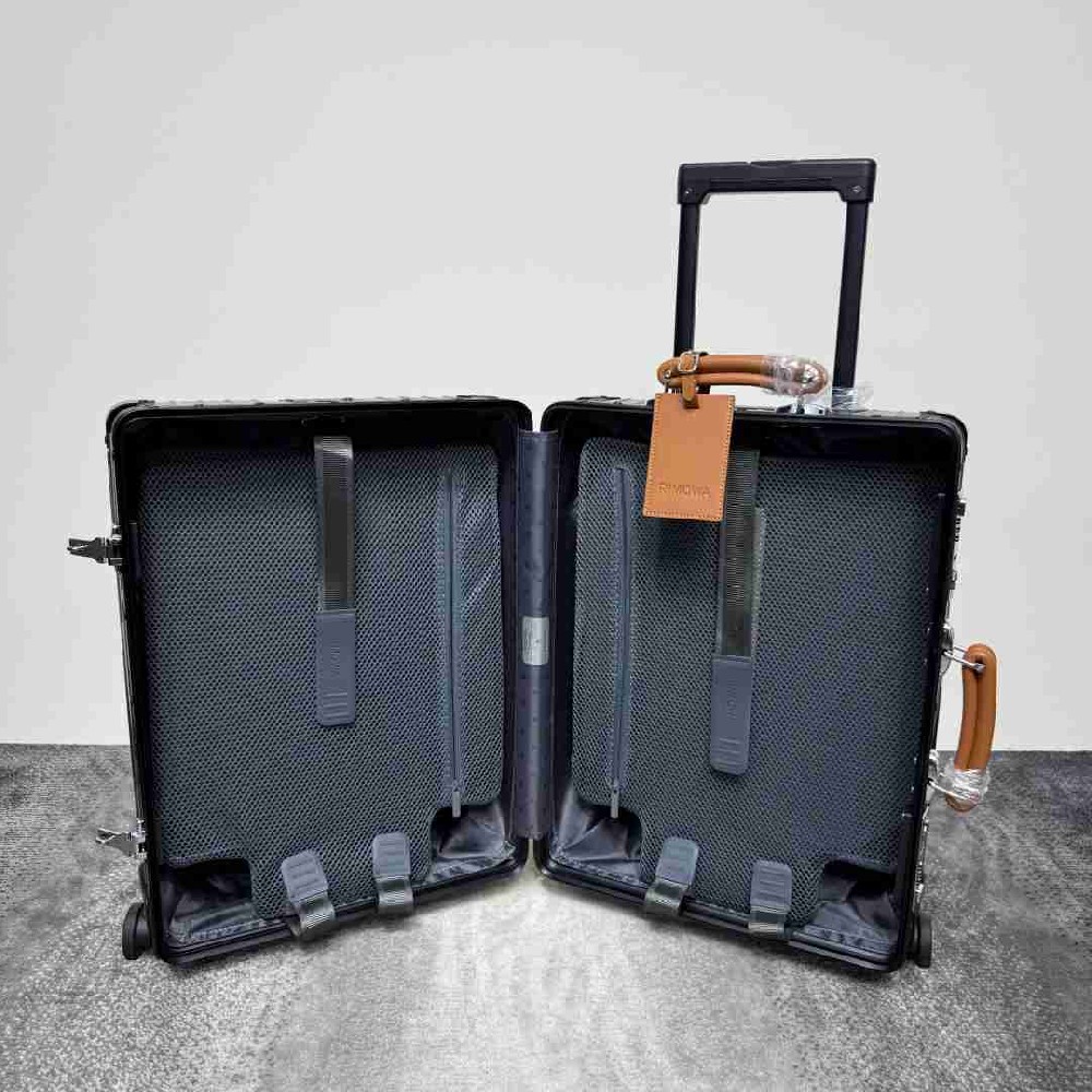 Rimowa Suitcase LXX0053
