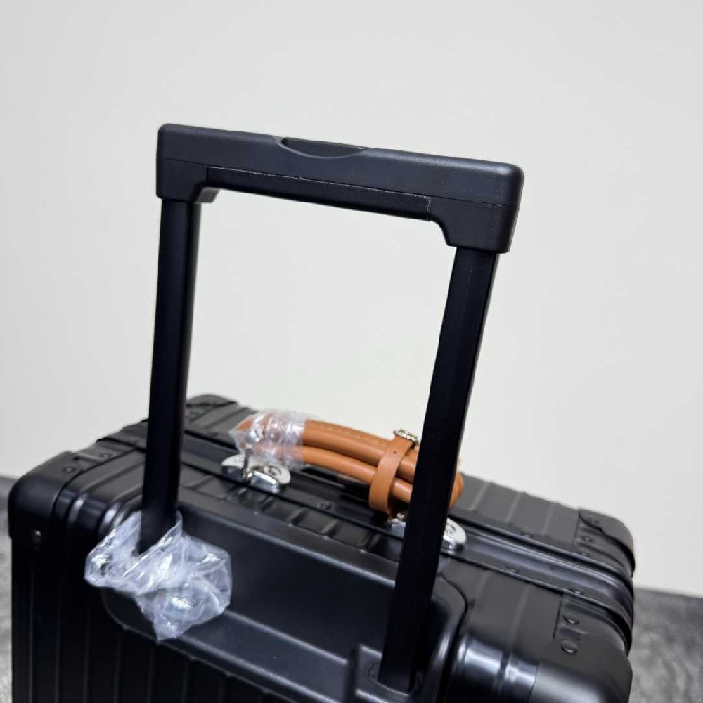 Rimowa Suitcase LXX0053