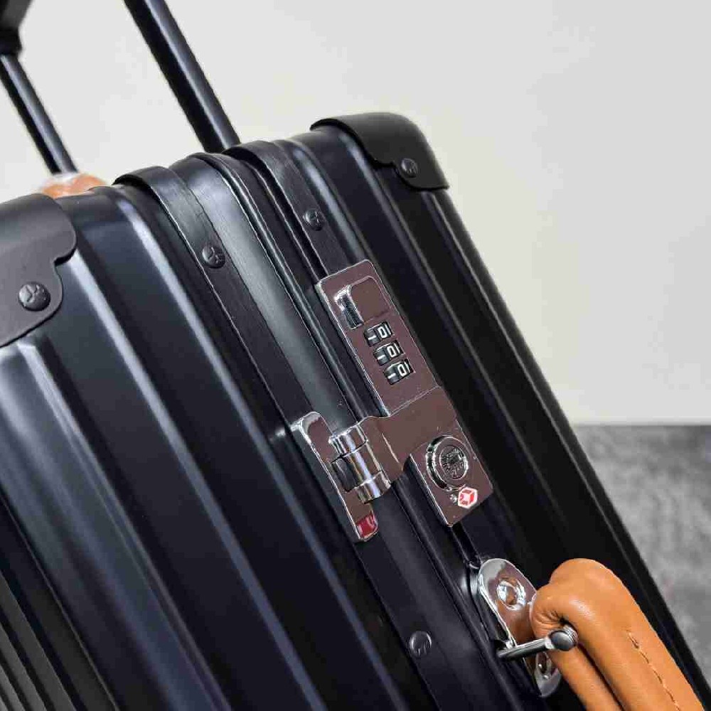 Rimowa Suitcase LXX0053