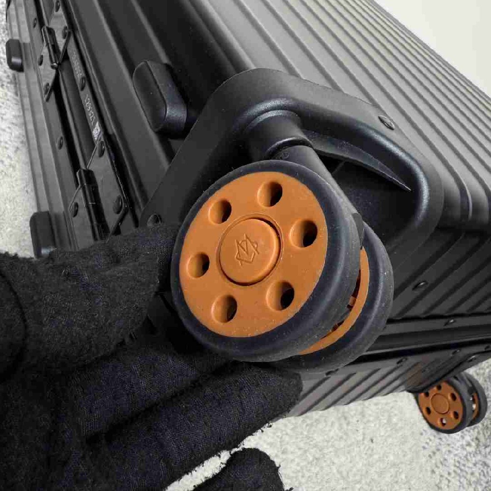 Rimowa Suitcase LXX0053