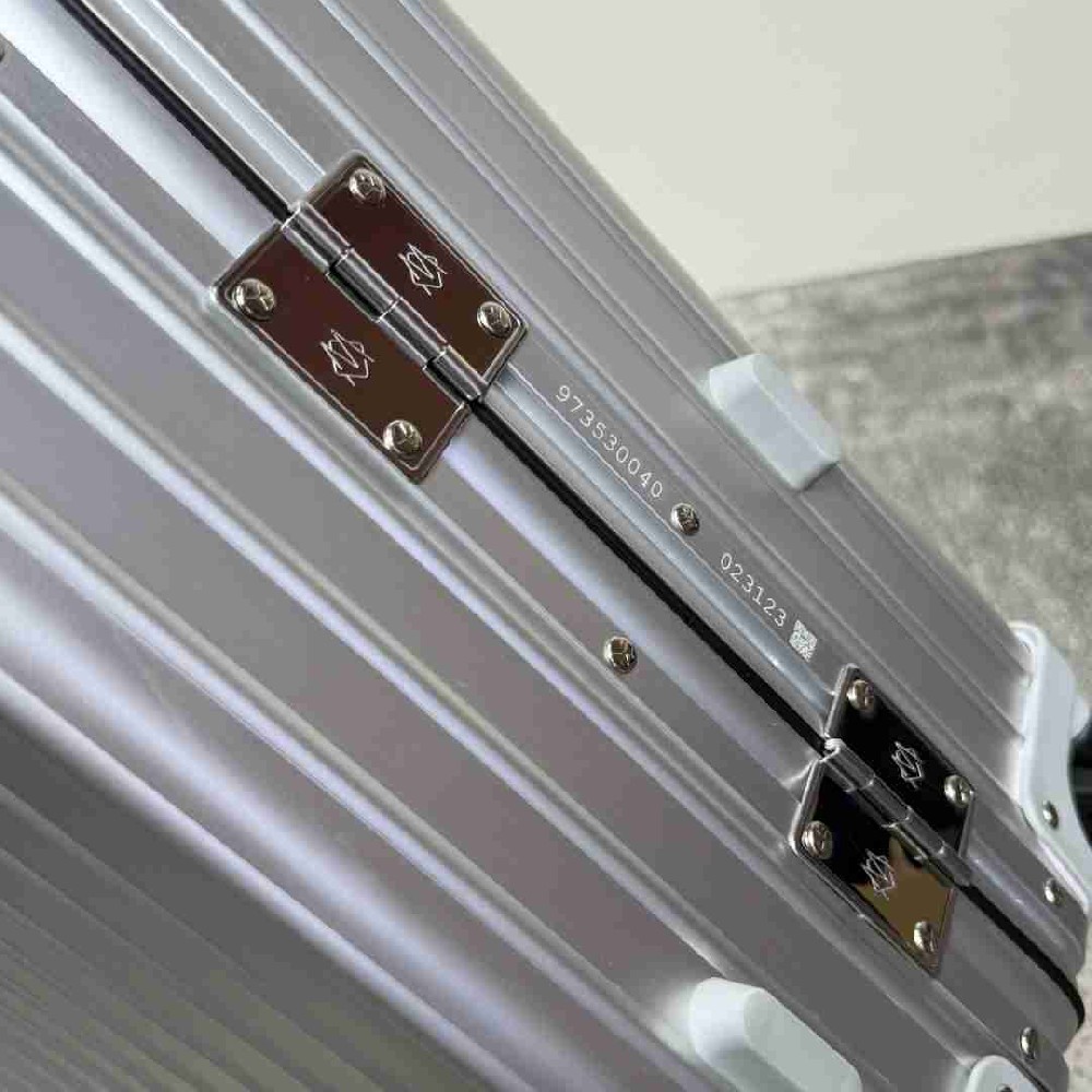 Rimowa  Suitcase LXX0054