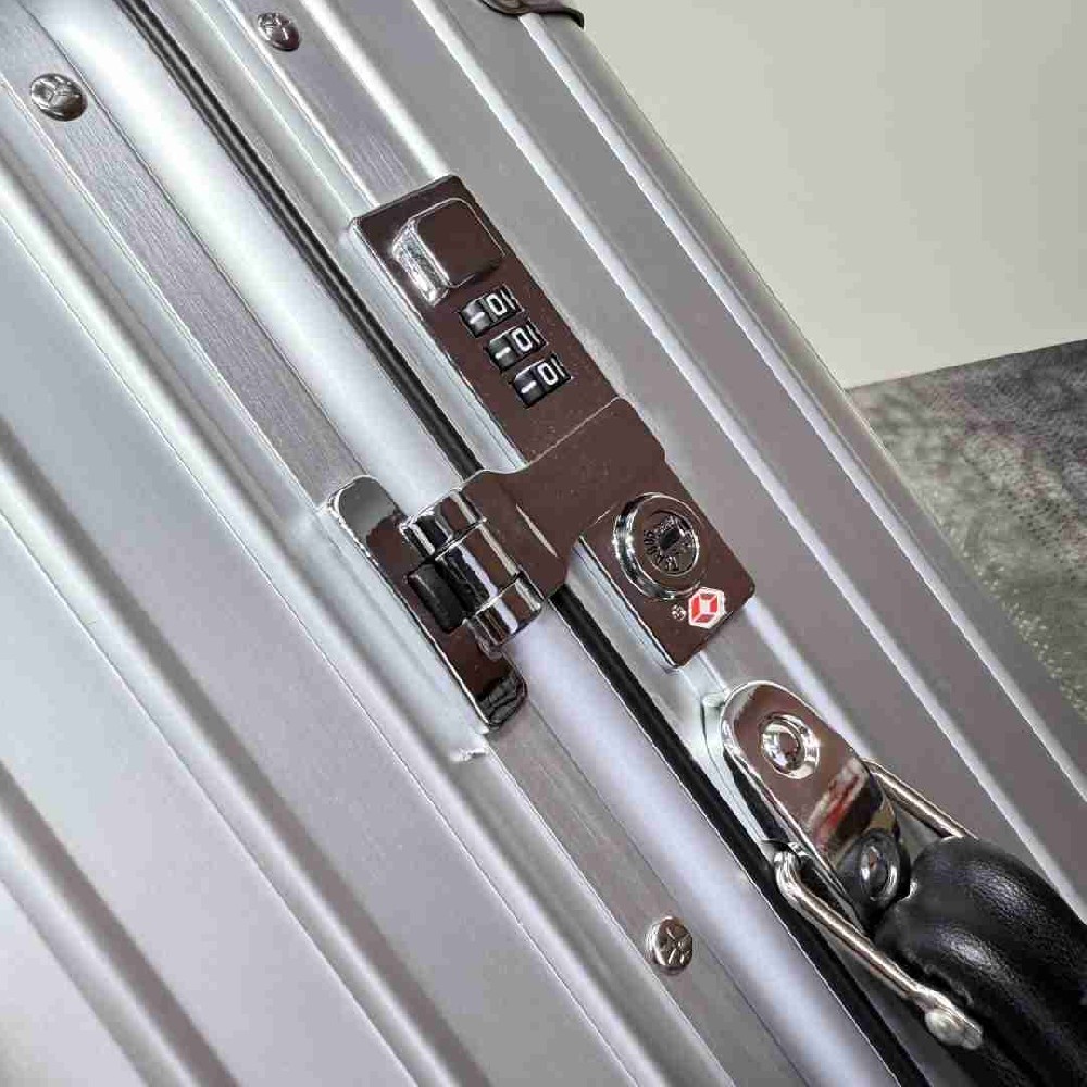 Rimowa  Suitcase LXX0054