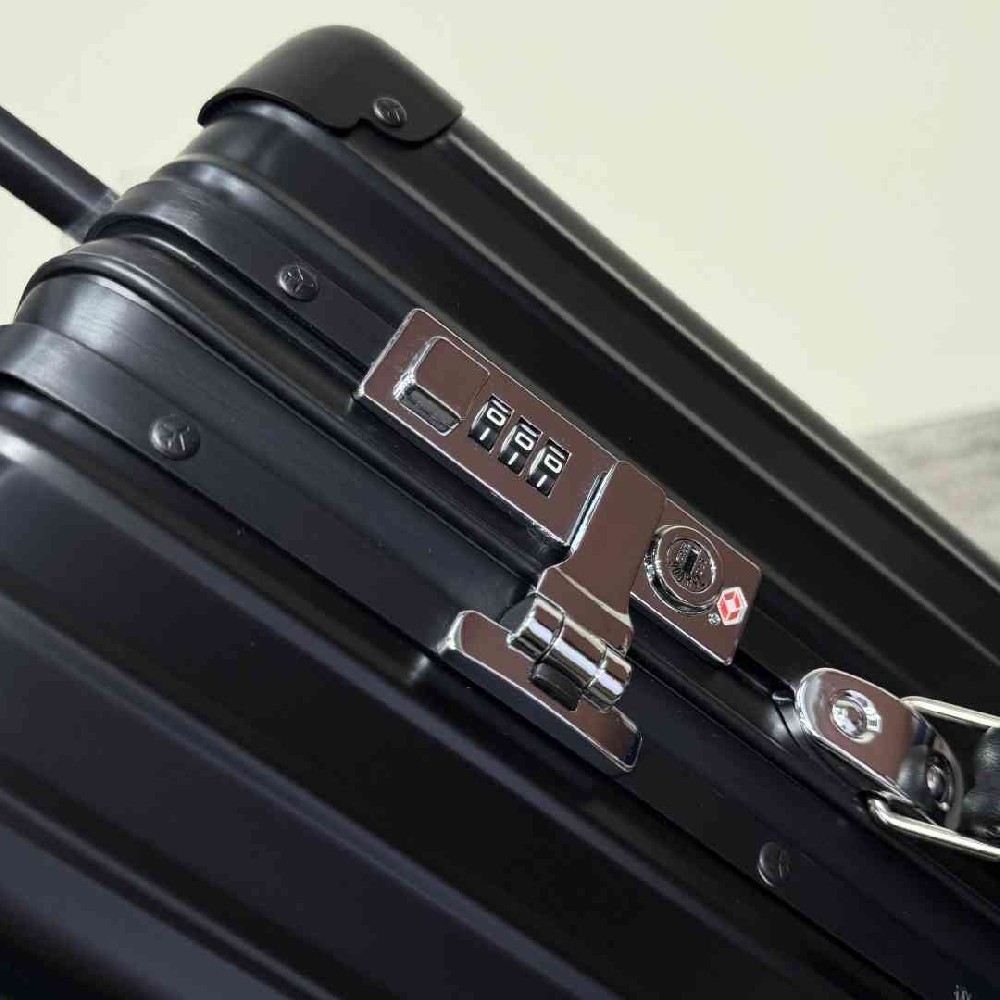 Rimowa  Suitcase LXX0055