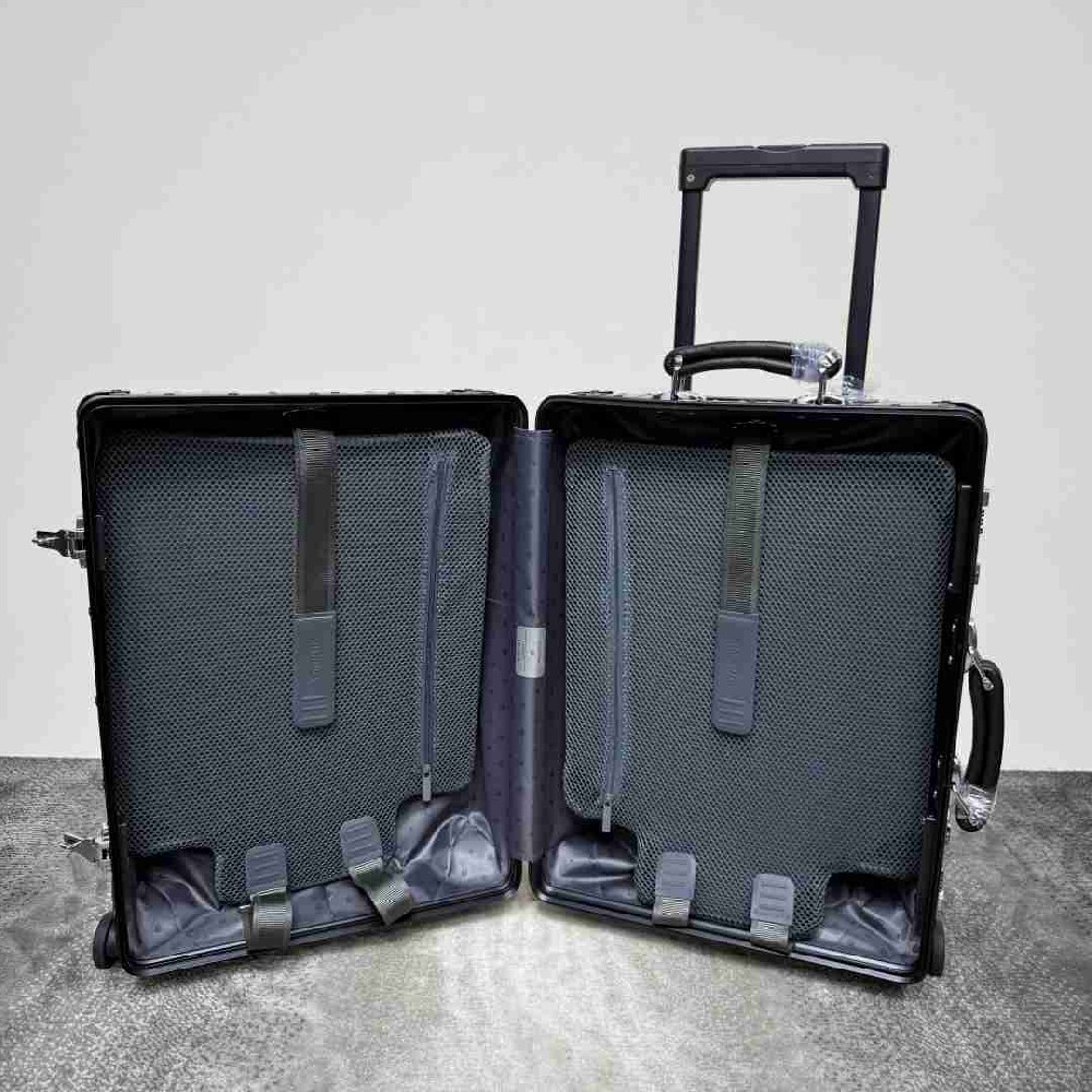 Rimowa  Suitcase LXX0055