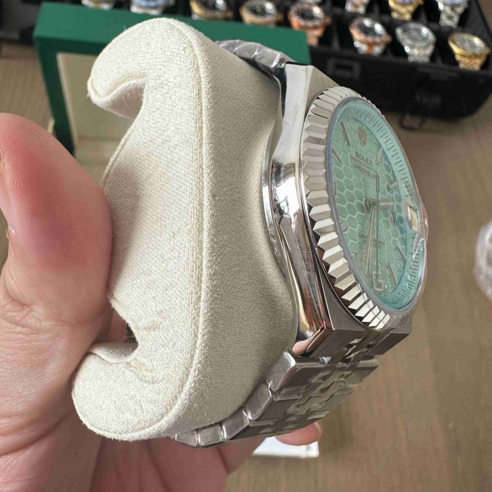 ROLEX  Land-Dweller 40 RO1901