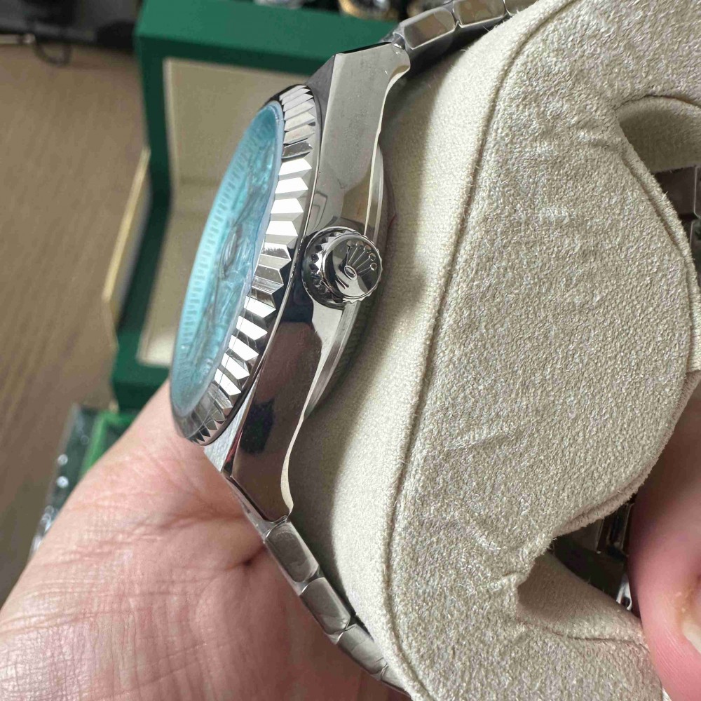 ROLEX  Land-Dweller 40 RO1901